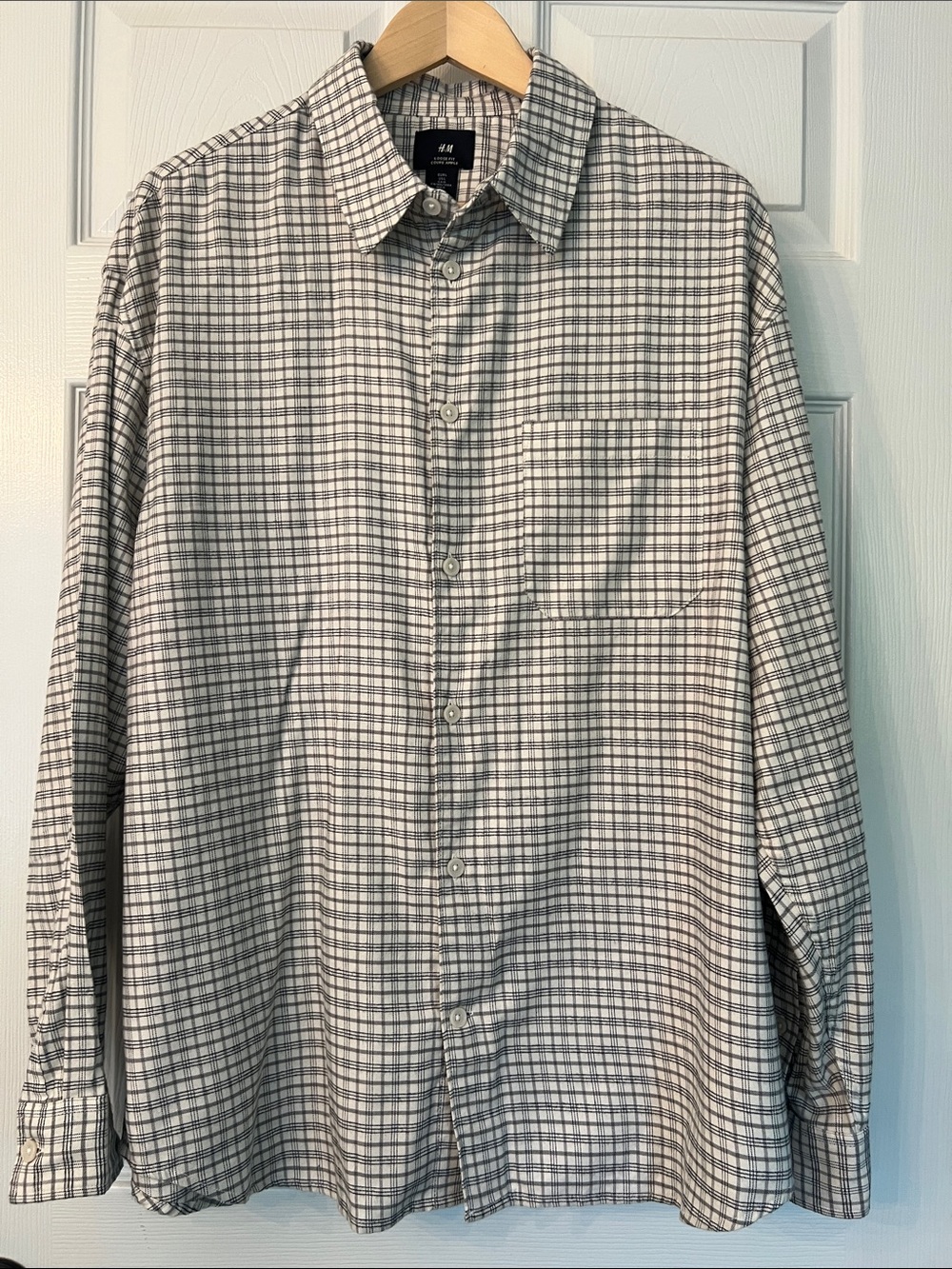 NWOT H&M Men's Brushed Cotton White, Black & Light Gray Plaid Button-Down Shirt